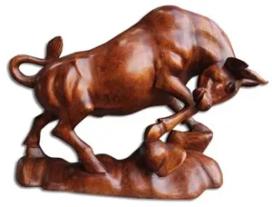 Деревянная фигурка ручной работы "Буйвол" с коричневой полировкой