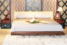 Двухспальная кровать с кожаным изголовьем YASAWA