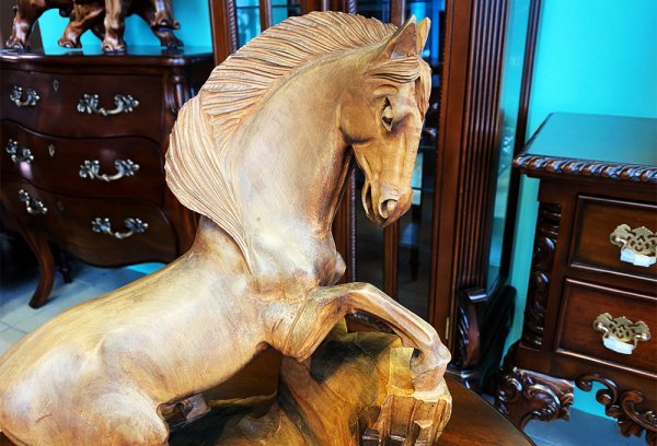 Статуэтка "Лошадь" (кедр)  купить в интернет магазине Мебельный Салон. Звоните +7 495 743 46 14