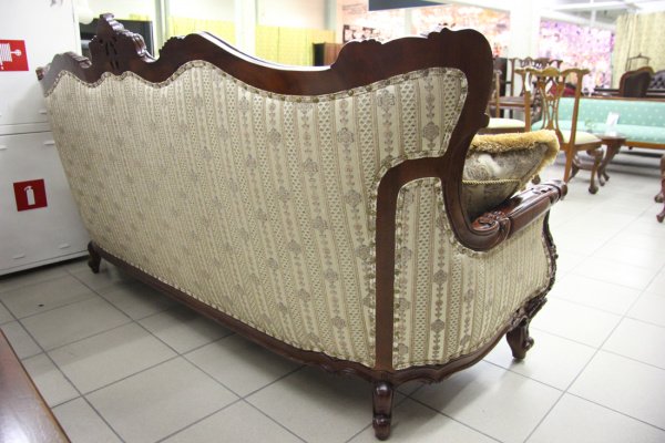Резной диван 3-х местный FS09-3 купить в интернет магазине Мебельный Салон. Звоните +7 495 743 46 14