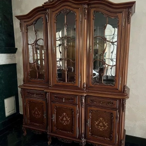 Витрина 3х дверная "Клеопатра" Орех 401 купить в интернет магазине Мебельный Салон. Звоните +7 495 743 46 14